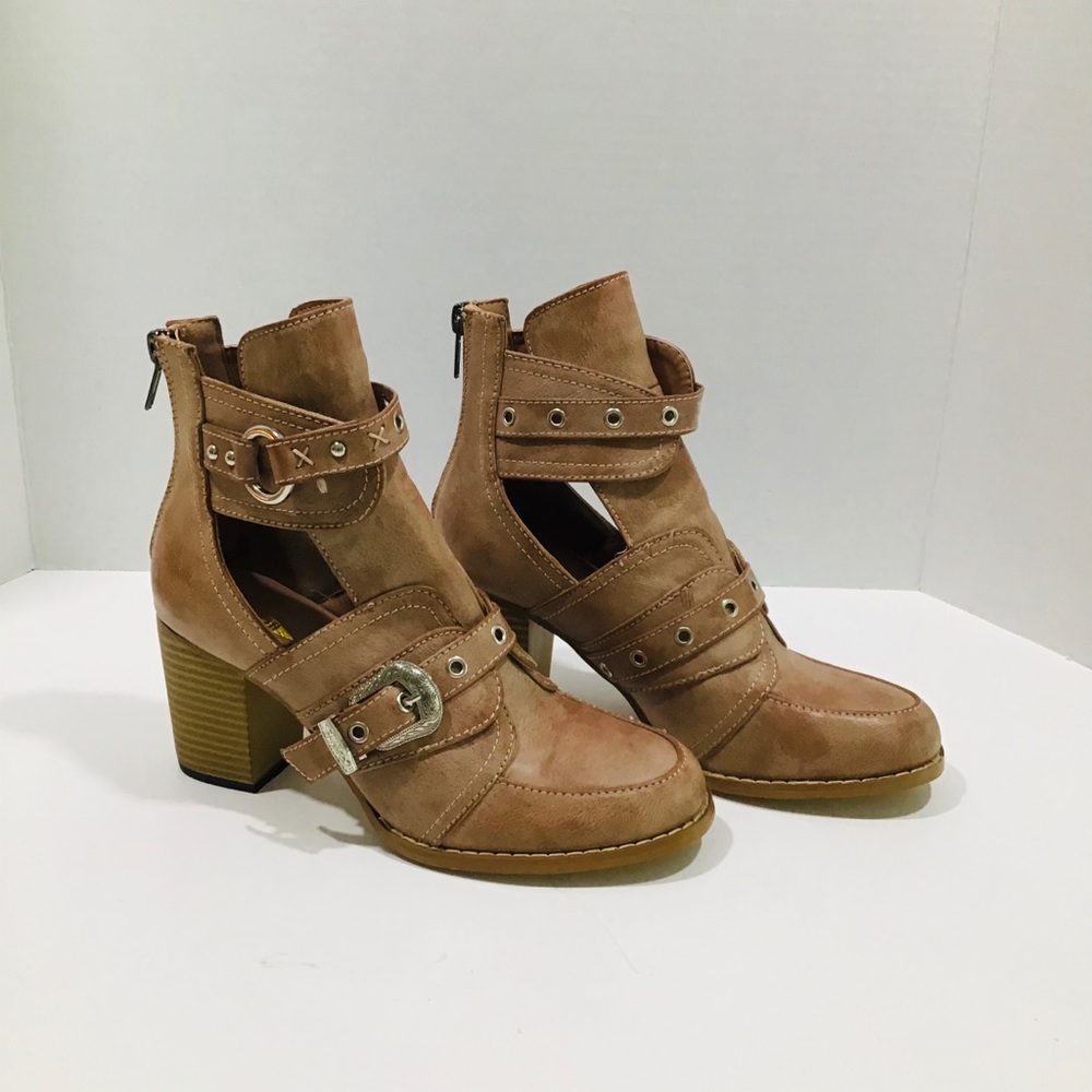 Oli Jolimall New Ankle Grommet Boots Size 6